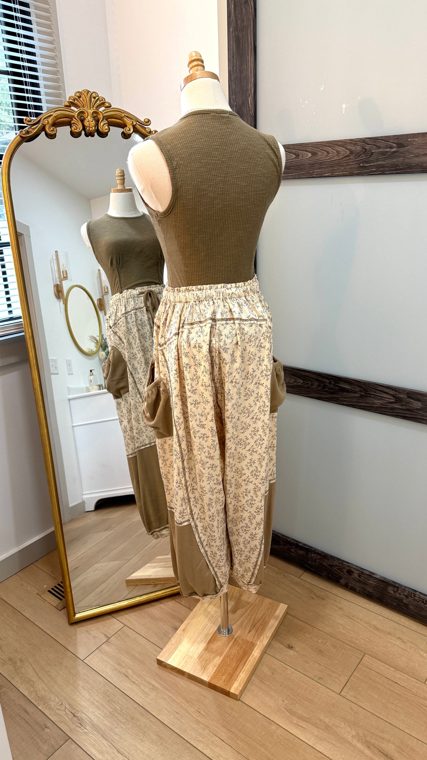 POL Floral Pattern Pants
