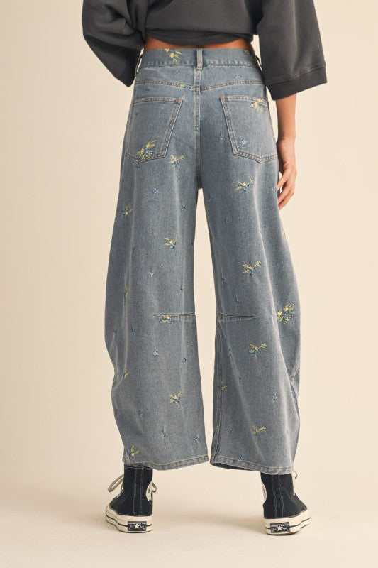 Embroidered Barrel Jeans