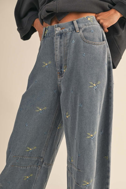 Embroidered Barrel Jeans
