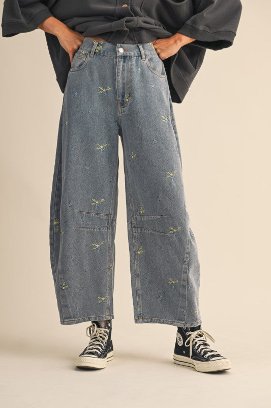 Embroidered Barrel Jeans
