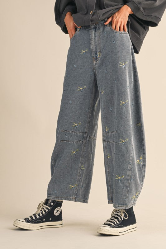 Embroidered Barrel Jeans