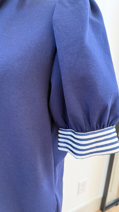 Vestido azul marino a rayas con cuello