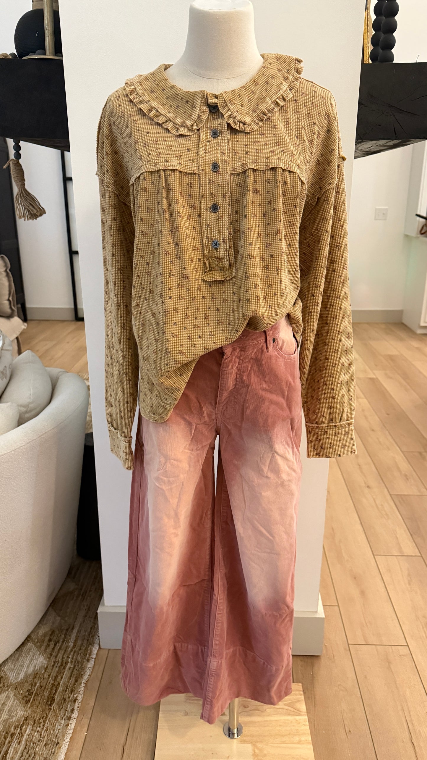 Top térmico floral color caramelo